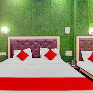 Oyo Flagship House Hotel